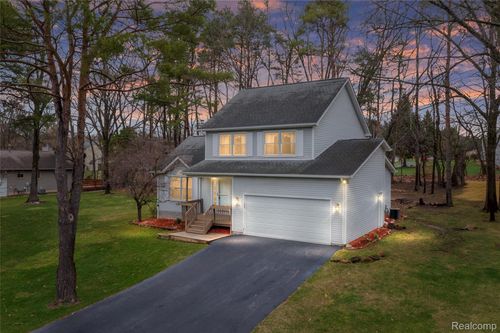 360 Arbor Pine Dr, Ortonville, MI, 48462-8596 | Card Image