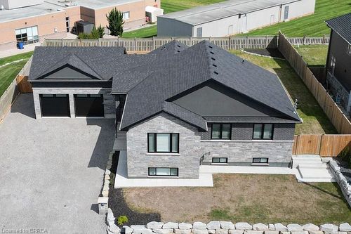 21 Haldimand Highway, Haldimand, ON, N3W2E5 | Card Image
