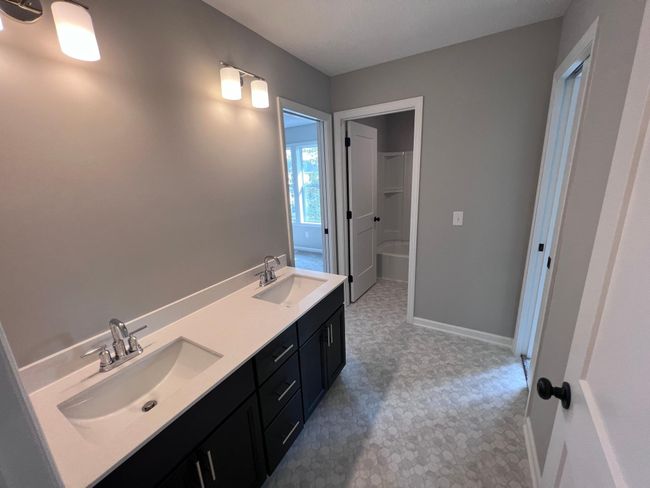 Jack & Jill Bath | Image 18