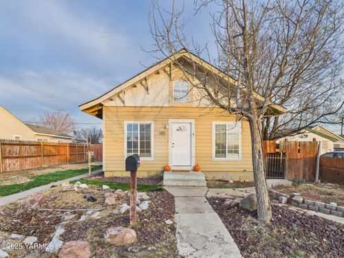 1112 S 9th St, Sunnyside, WA, 98944-2336 | Card Image