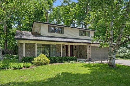 15 Wildwood Pl, Waterloo, ON, N2L4B2 | Card Image