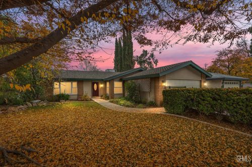 3008 N Half Moon Dr, Bakersfield, CA, 93309-5651 | Card Image