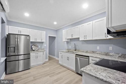 1327 W 6th St, WILMINGTON, DE, 19805-3215 | Card Image