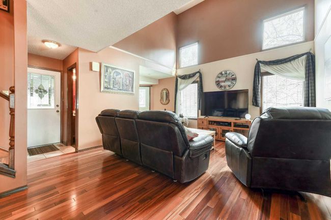 262 Shawnessy Drive Sw, Home with 4 bedrooms, 2 bathrooms and 4 parking in Calgary AB | Image 8