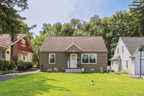 402 Radcliffe Rd, Syracuse, NY, 13214-1521 | Card Image