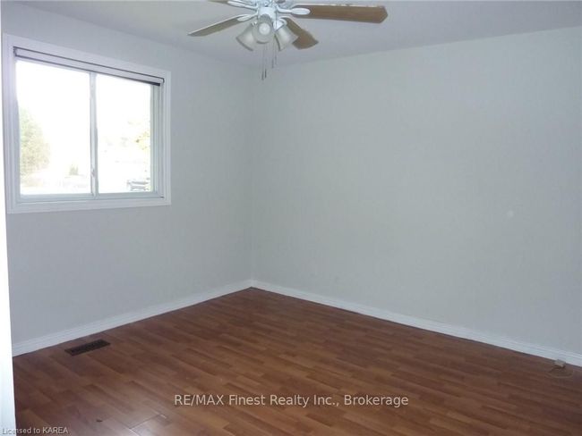 694 Aylmer Cres, House other with 3 bedrooms, 2 bathrooms and 2 parking in Kingston ON | Image 5