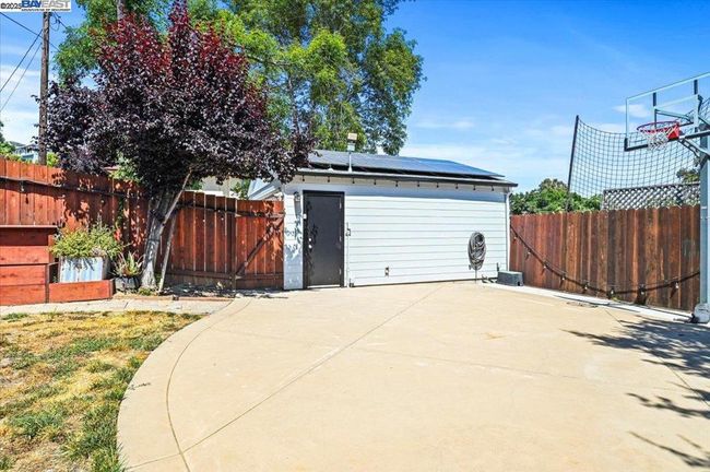 17860 Almond Rd, House other with 5 bedrooms, 4 bathrooms and 4 parking in Castro Valley CA | Image 47