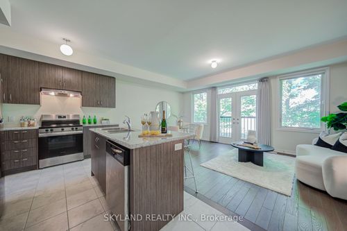 66 Puisaya Dr, Richmond Hill, ON, L4E1A2 | Card Image