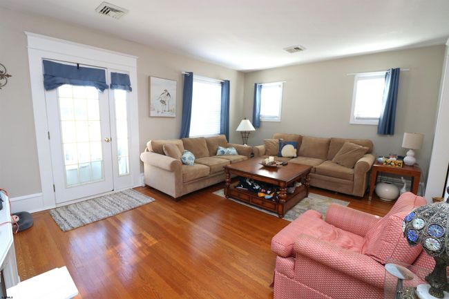 7007 Winchester Ave, Condo with 2 bedrooms, 2 bathrooms and null parking in Ventnor City NJ | Image 4