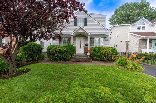 main-st-54 Edgewood, North Hempstead, NY, 11050 | Card Image