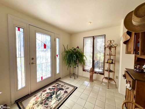 1810 W 5th Avenue N, Clear Lake, IA, 50428 | Card Image