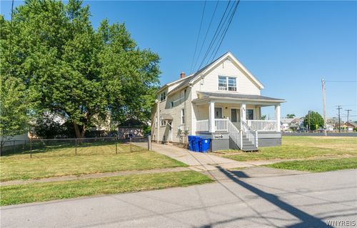 86 Fernwood Ave, West Seneca, NY, 14206-3411 | Card Image