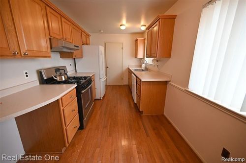 29148 Fairfax St, Southfield, MI, 48076-5819 | Card Image