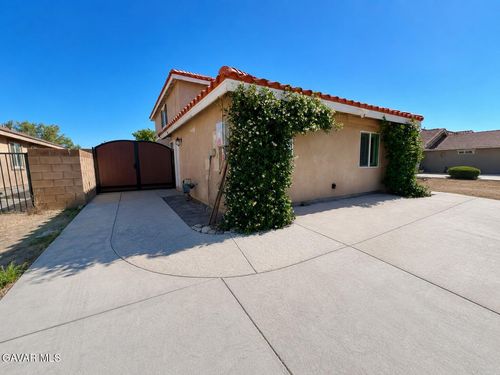 b-6438 Shayna Ct, Palmdale, CA, 93552-3474 | Card Image