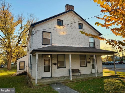 137 E Baltimore St, GREENCASTLE, PA, 17225-1215 | Card Image