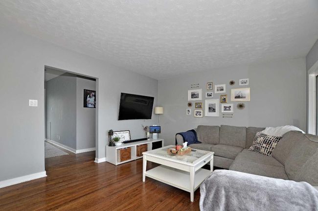 4004 3 Ave Sw, House detached with 4 bedrooms, 2 bathrooms and 1 parking in Calgary AB | Image 4