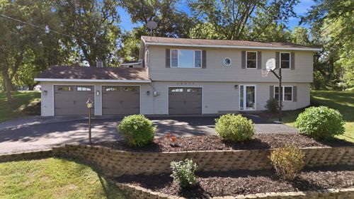 19071 Two Rivers Rd, Avon, MN, 56310-9722 | Card Image