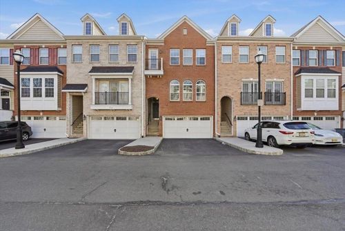 41 Creekside Ct, Secaucus, NJ, 07094-3750 | Card Image