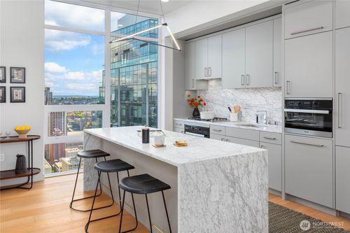3402-121 Stewart St, Seattle, WA, 98101-1139 | Card Image