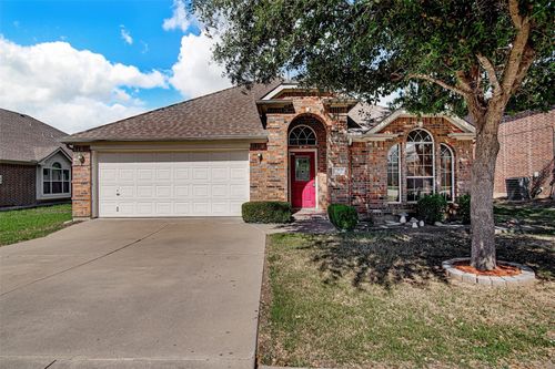 635 Blue Sky Dr, Arlington, TX, 76002-4513 | Card Image