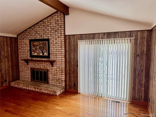 13770 White Cap Dr, Sterling Heights, MI, 48313-2868 | Card Image