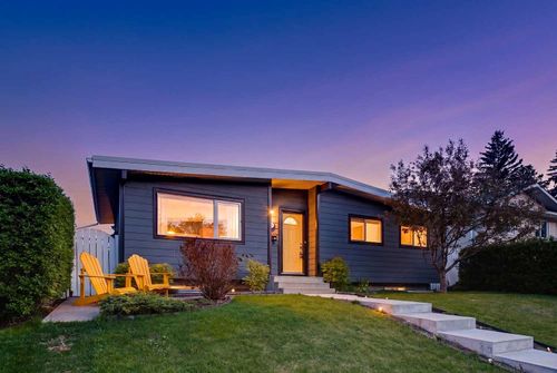 10651 Shillington Cres Sw, Calgary, AB, T2W0N8 | Card Image