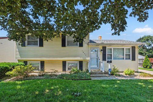 1851 Hass Dr, South Bend, IN, 46635-2043 | Card Image