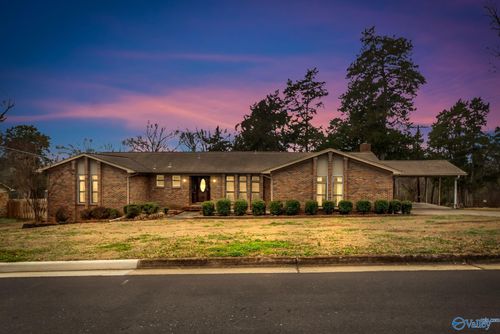 7602 Peacock Dr Sw, Huntsville, AL, 35802-2827 | Card Image