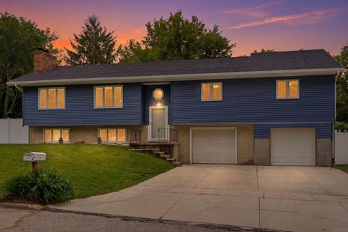 307 Lambeth Rd, Waterloo, IA, 50701-1635 | Card Image