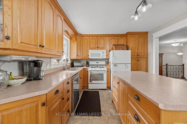 4609 Douglas Line, House other with 4 bedrooms, 2 bathrooms and 5 parking in Town Of Plympton Wyoming ON | Image 13
