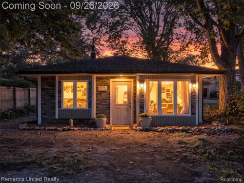 1516 Paramount St, Novi, MI, 48377-2083 | Card Image