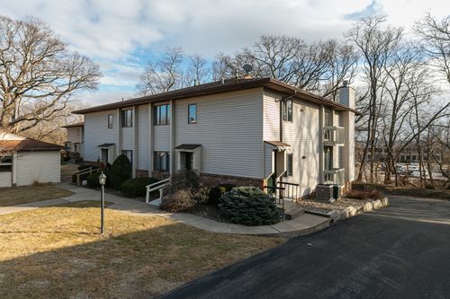 0-5902 36th Avenue Ct, Moline, IL, 61265-6632 | Card Image