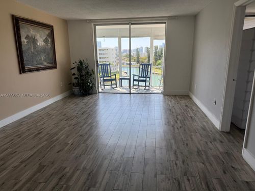 j505-2851 Leonard Dr, Aventura, FL, 33160-3904 | Card Image