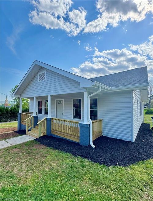 511 5th St, North Wilkesboro, NC, 28659-4337 | Card Image