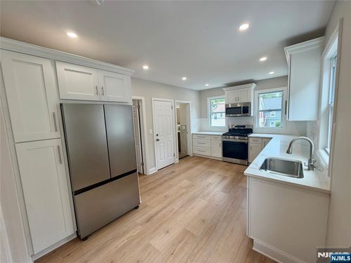 35 Claremont Ave, Montclair, NJ, 07042-4952 | Card Image