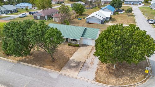 300 Estates Dr, Green Forest, AR, 72638-2743 | Card Image