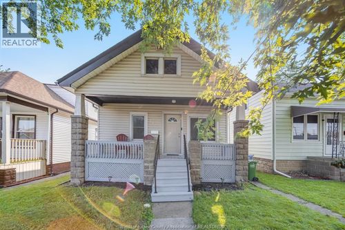1560 Lillian Ave, Windsor, ON, N8X4A8 | Card Image