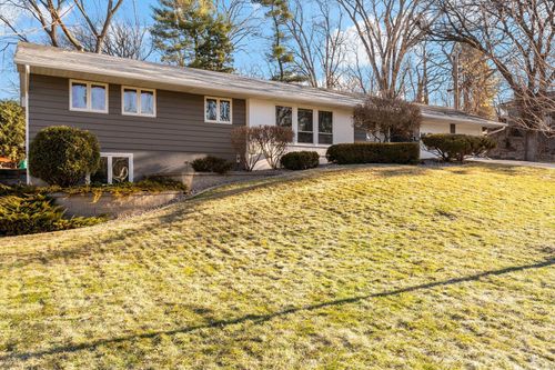 8134 Knoll St N, Golden Valley, MN, 55427-3931 | Card Image