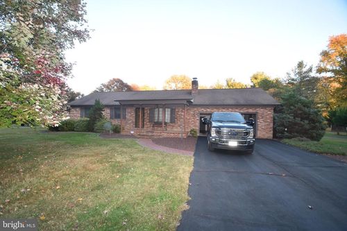 27 Woodside Ln, Bear, DE, 19701-1601 | Card Image