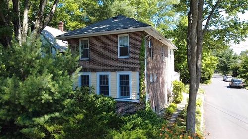 78 Vernon St, Northampton, MA, 01060-2861 | Card Image