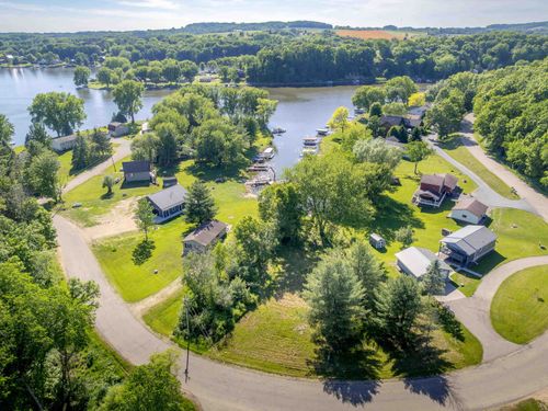L21 Tanager E Redstone Drive, La Valle, WI, 53941 | Card Image