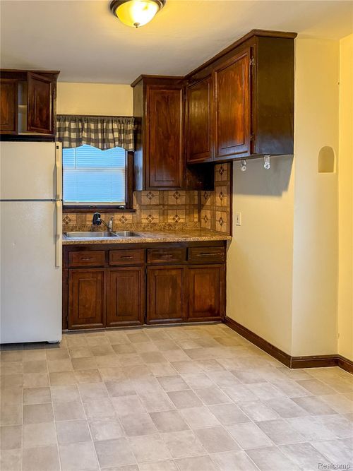 6037 Cooper St, Taylor, MI, 48180-1248 | Card Image