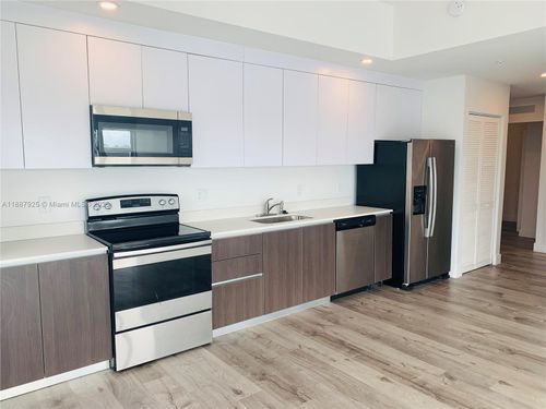 apt-401-39 Nw 7th Ave, Miami, FL, 33128-1765 | Card Image