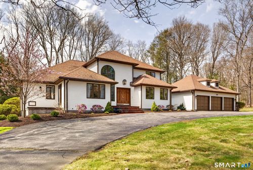 2 Davis Rd, Woodbridge, CT, 06525-2426 | Card Image