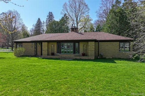 6214 Hugh St, Burton, MI, 48509-1626 | Card Image