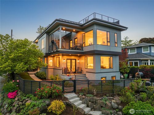 3303 37th Avenue W, Seattle, WA, 98199 | Card Image