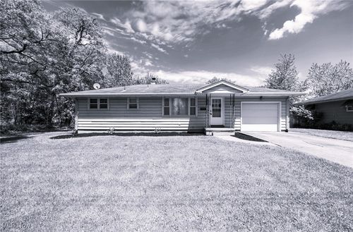 1617 Norwood Ave, Girard, OH, 44420-1015 | Card Image