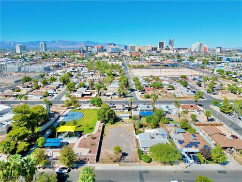 414 S 16th St, Las Vegas, NV, 89101-5216 | Card Image