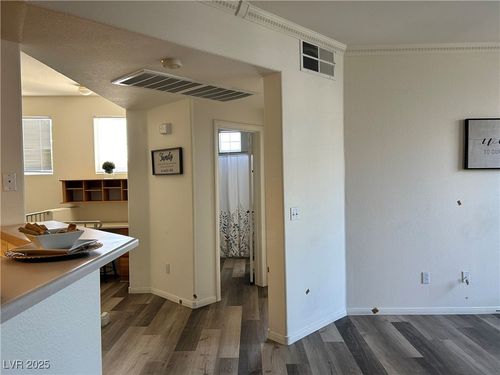 2092-5855 Valley Dr, North Las Vegas, NV, 89031-3633 | Card Image