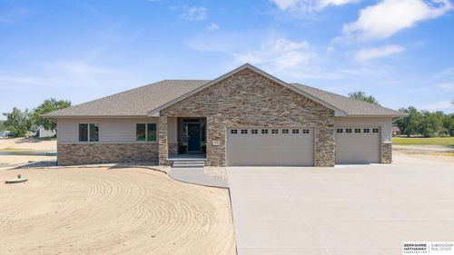 272 Driftwood Ln, Ashland, NE, 68003-7402 | Card Image